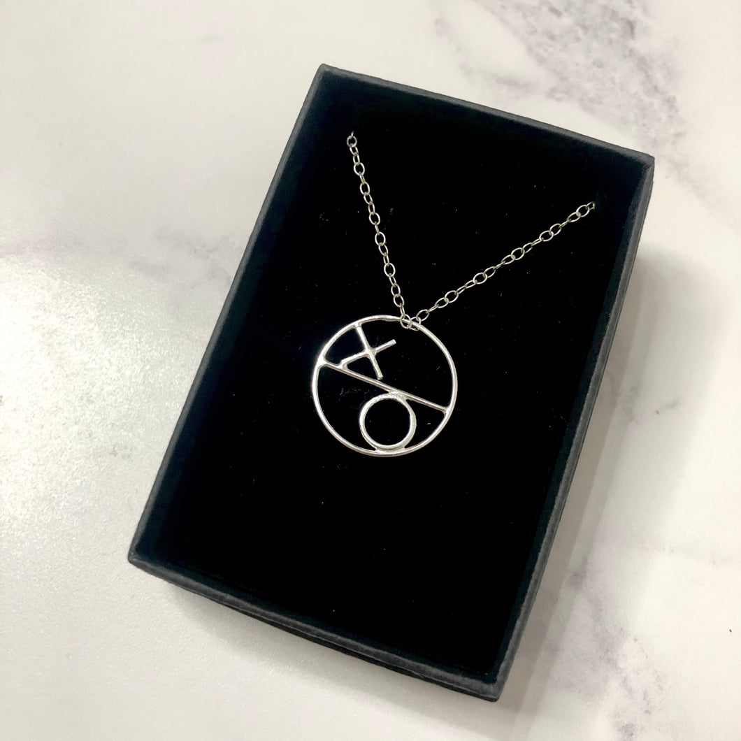 XO Round Pendant