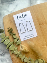 Load image into Gallery viewer, Pebble Drop Earrings