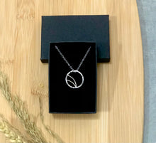 Load image into Gallery viewer, Drift Circle Pendant